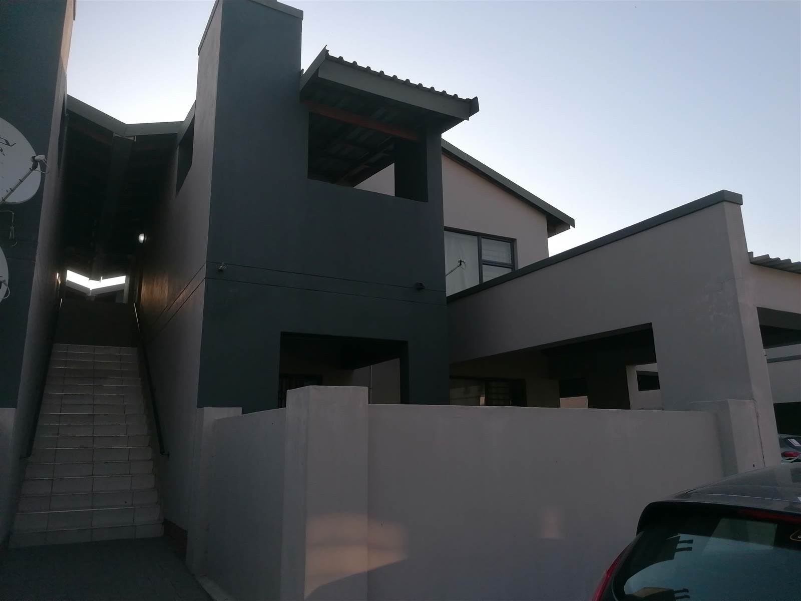 3 Bed Apartment in Waterkloof East photo number 6