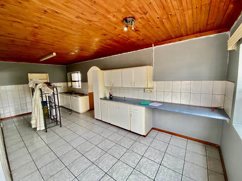 5 Bed House in Algoa Park photo number 6