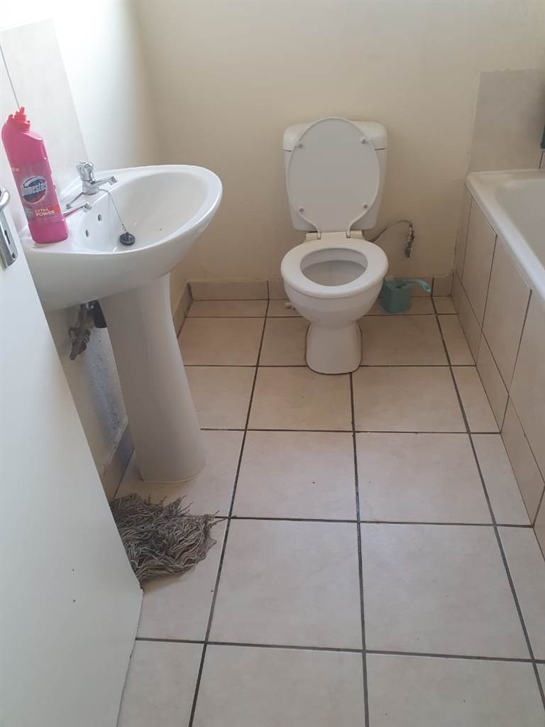 3 Bed House in Rustenburg Central photo number 9