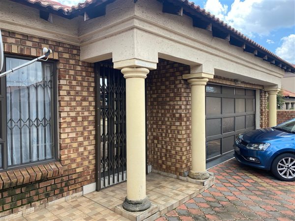 4 Bedroom House 4 Bedroom House