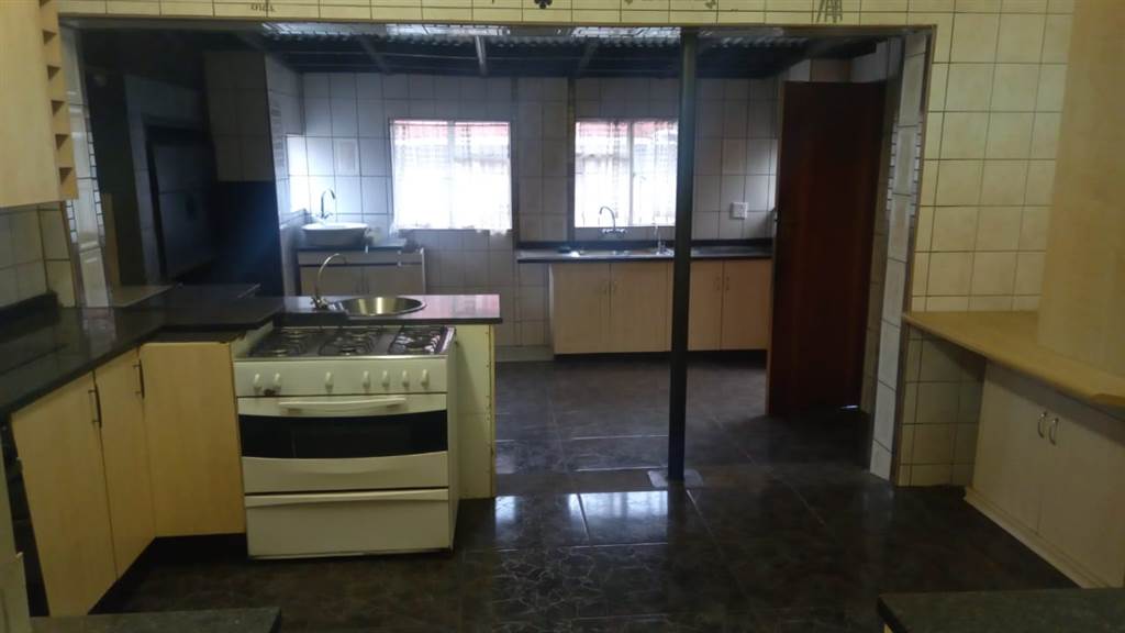 3 Bed House in Kempton Park Central photo number 23