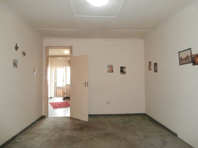 1 Bed Apartment in Linmeyer photo number 14