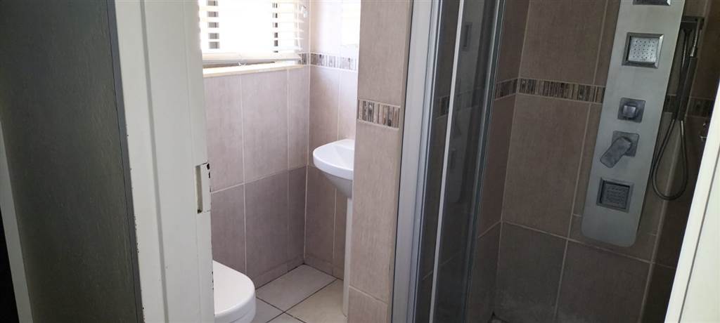 3 Bed Apartment in Bloemfontein photo number 17