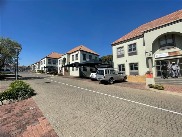 115  m² Commercial space in Ferndale
