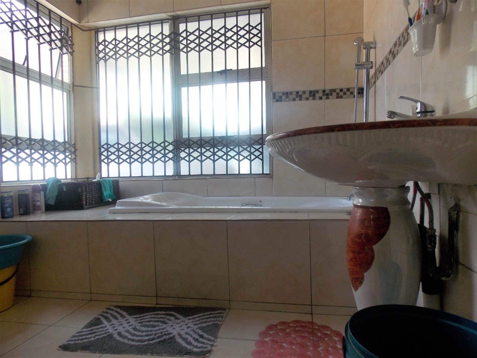 4 Bed House in Serala View photo number 15