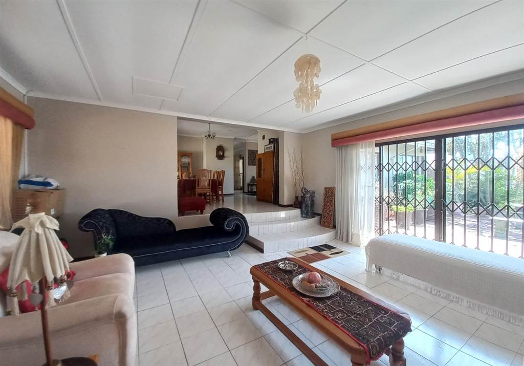 3 Bed House in Scottburgh South photo number 11