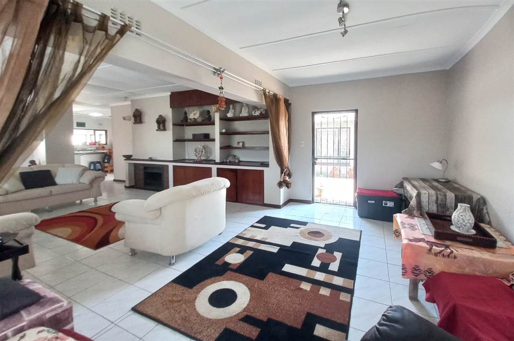 3 Bed House in Scottburgh South photo number 15