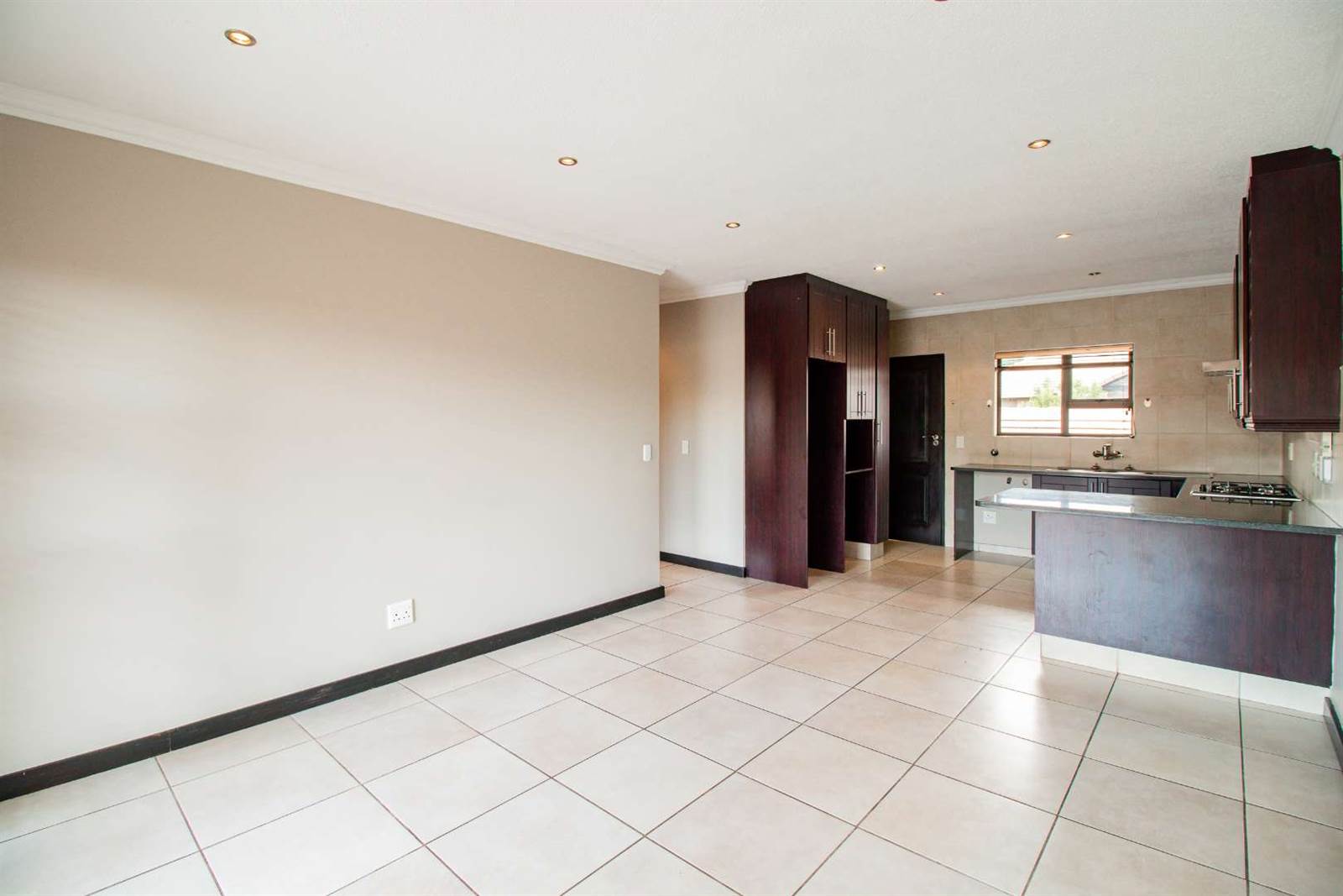2 Bed Apartment in Ebotse Estate photo number 12