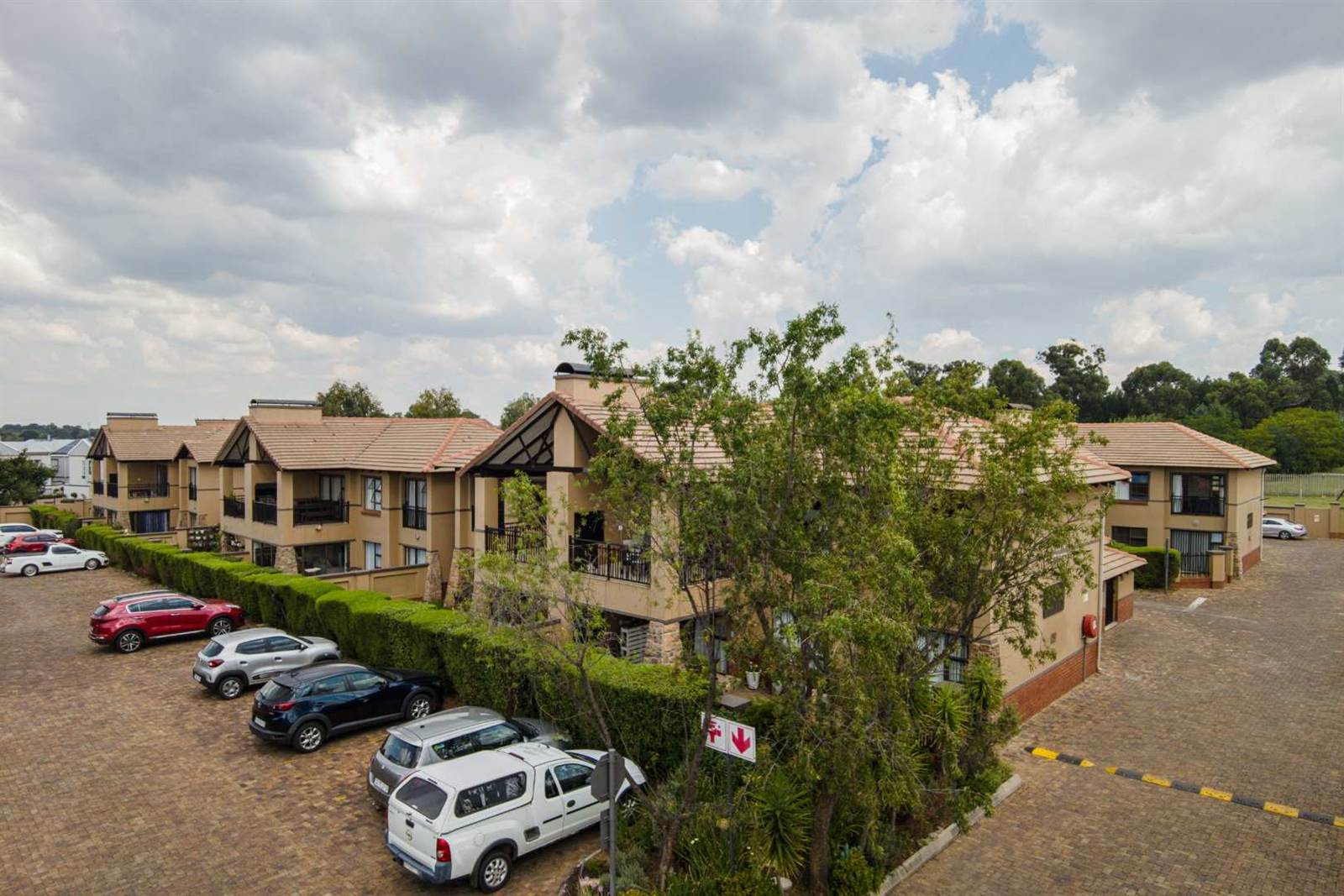 2 Bed Apartment in Ebotse Estate photo number 3
