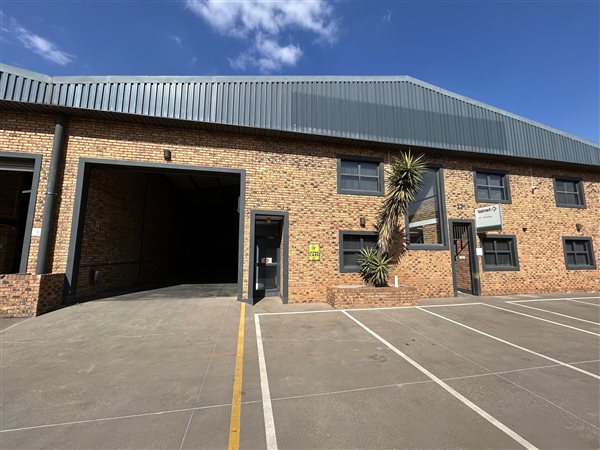600 m² Industrial space 600 m² Industrial space