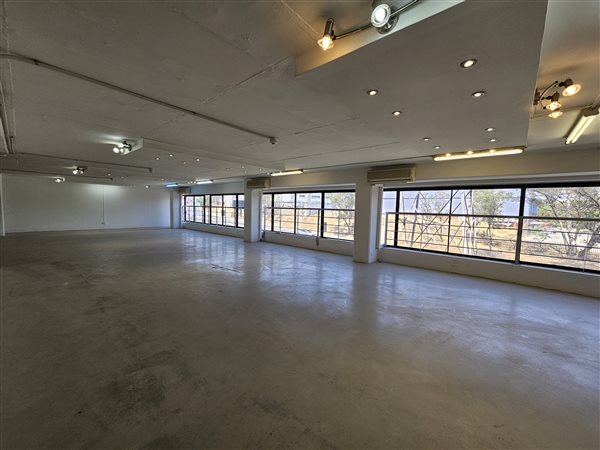 372  m² Commercial space