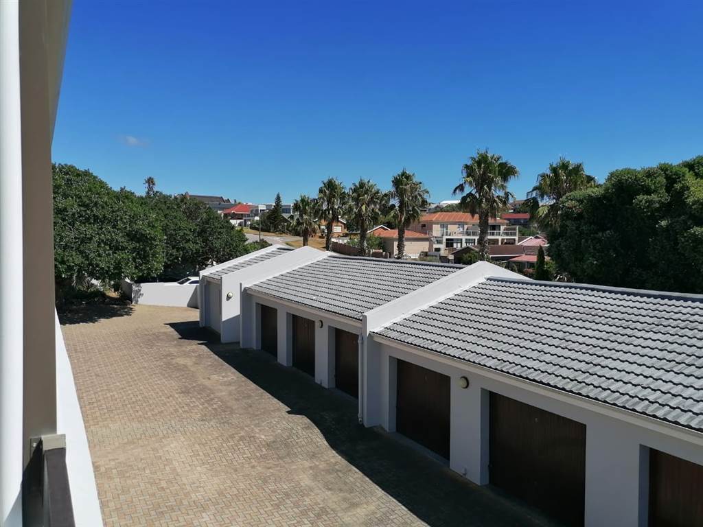3 Bed Apartment in Stilbaai photo number 24