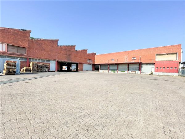 8 500  m² Commercial space