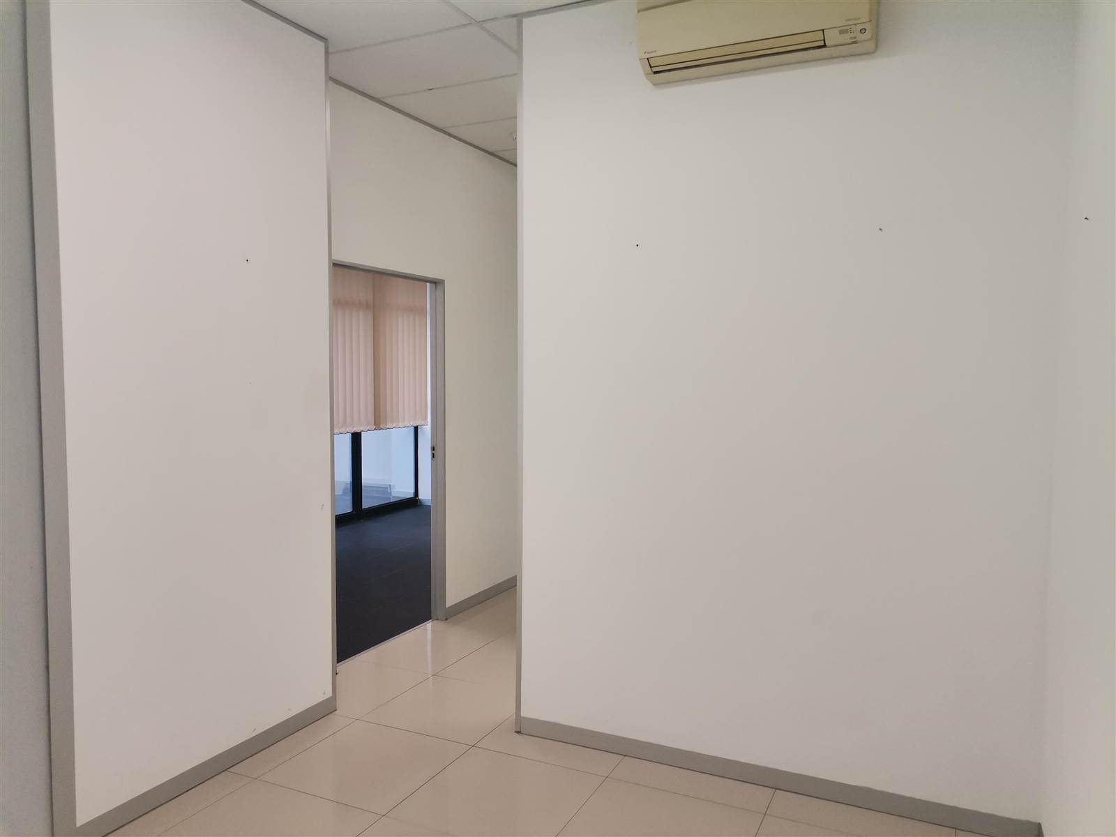 84  m² Commercial space in Rosebank photo number 11