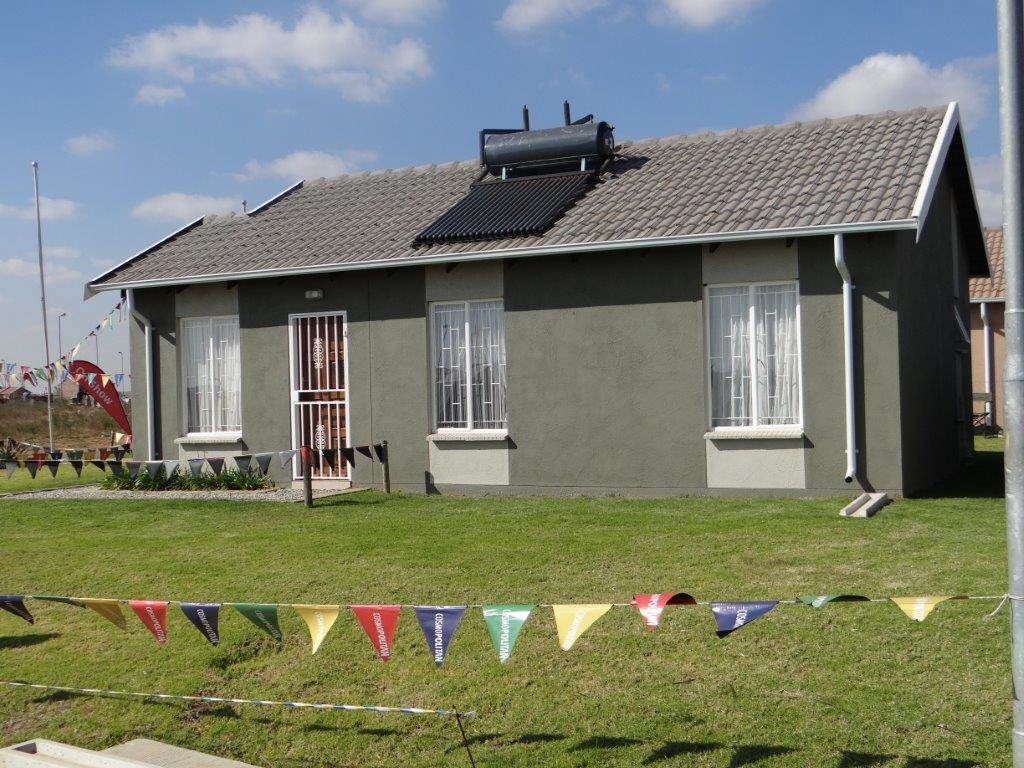 3 Bed House in Orange Farm photo number 4