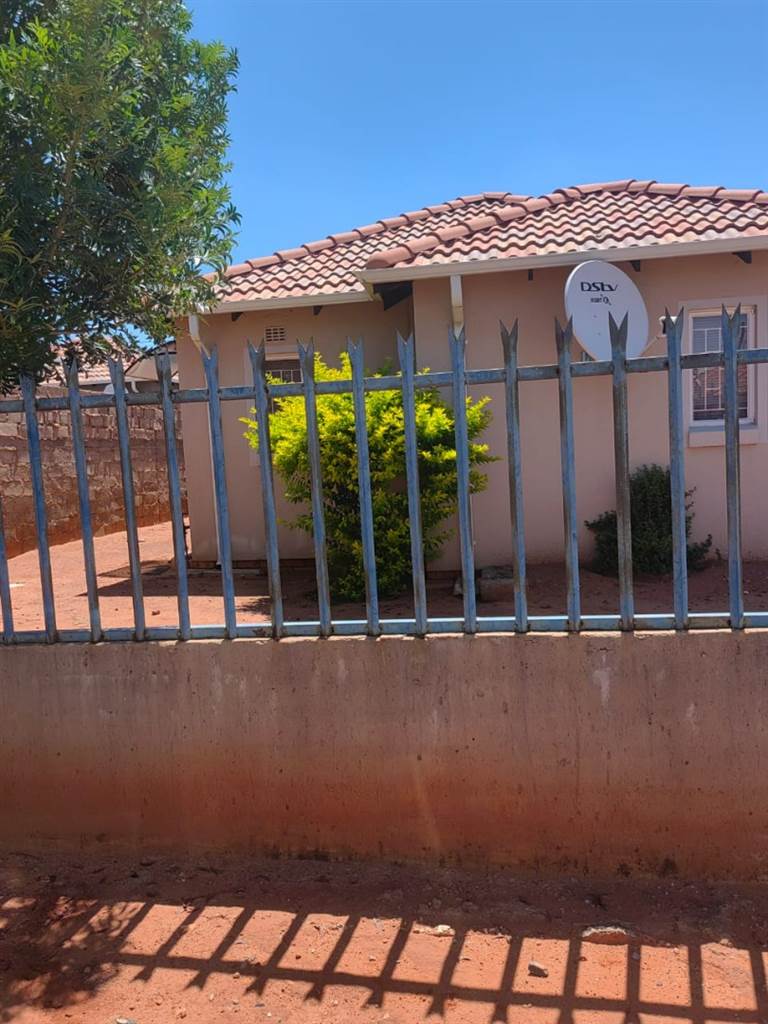 2 Bed House in Leeuwfontein photo number 1