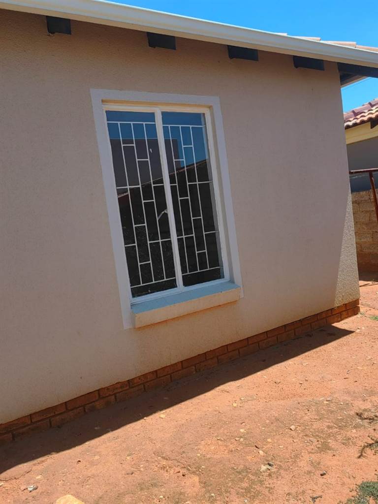 2 Bed House in Leeuwfontein photo number 6