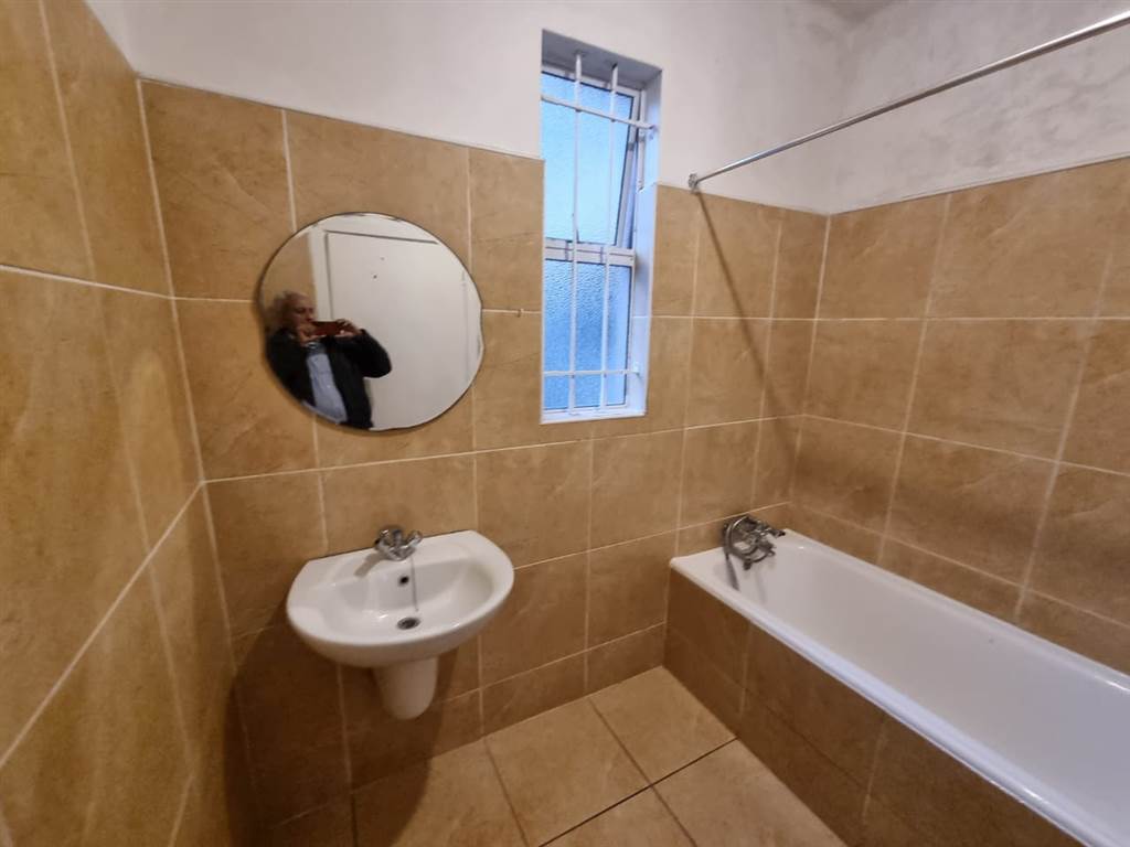 2 Bed Apartment in Windermere photo number 12