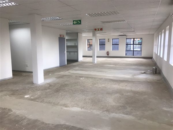 360  m² Commercial space in Hyde Park