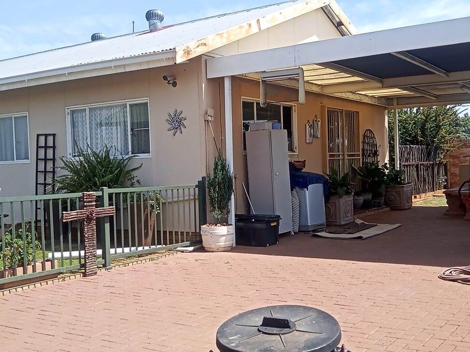 3 Bed House in Bloemfontein Farms photo number 17