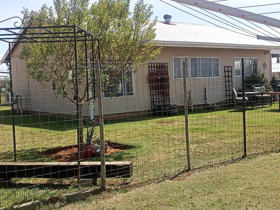 3 Bed House in Bloemfontein Farms photo number 15