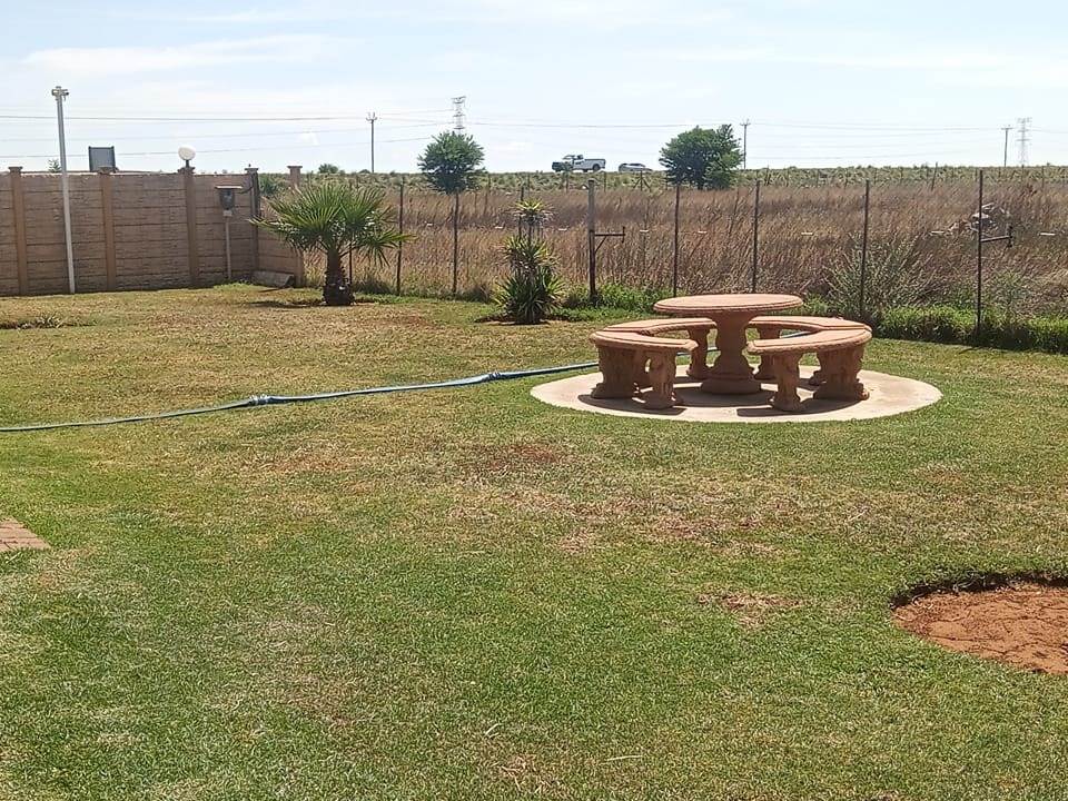 3 Bed House in Bloemfontein Farms photo number 7
