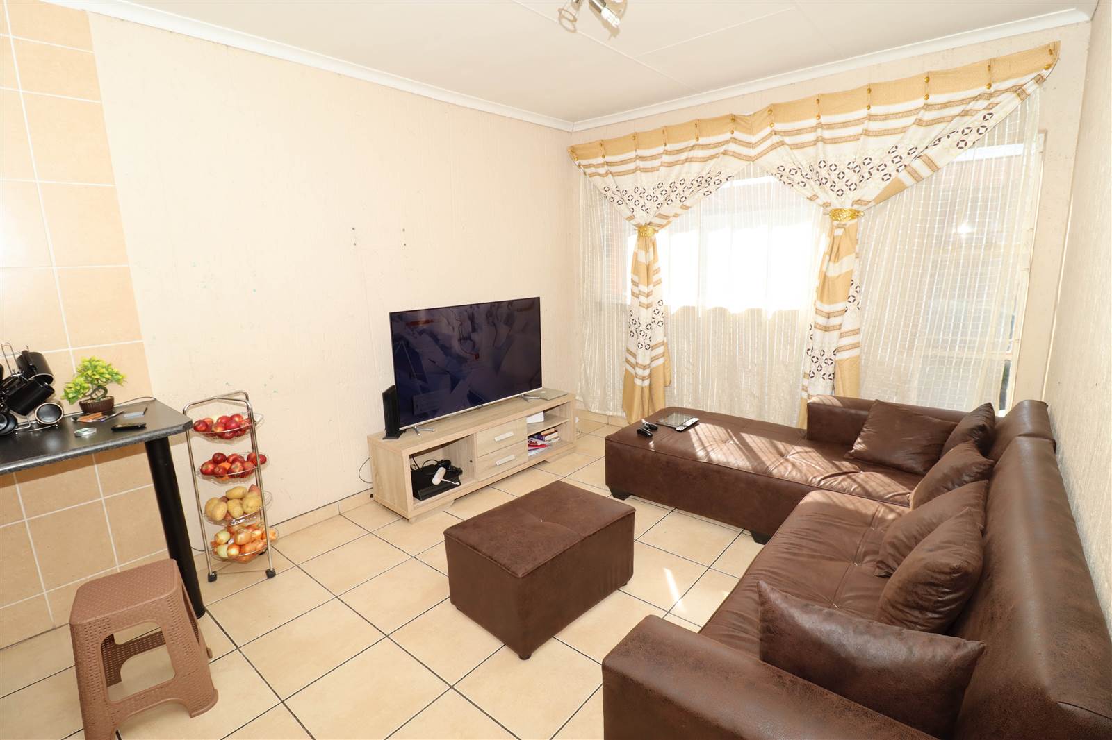 2 Bed Apartment in Ormonde photo number 8