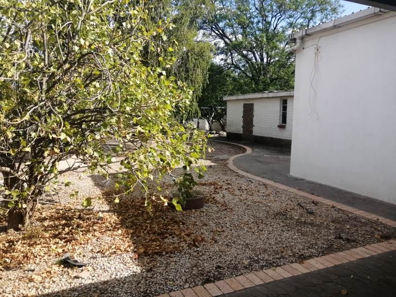 3 Bed House in Graaff Reinet photo number 23
