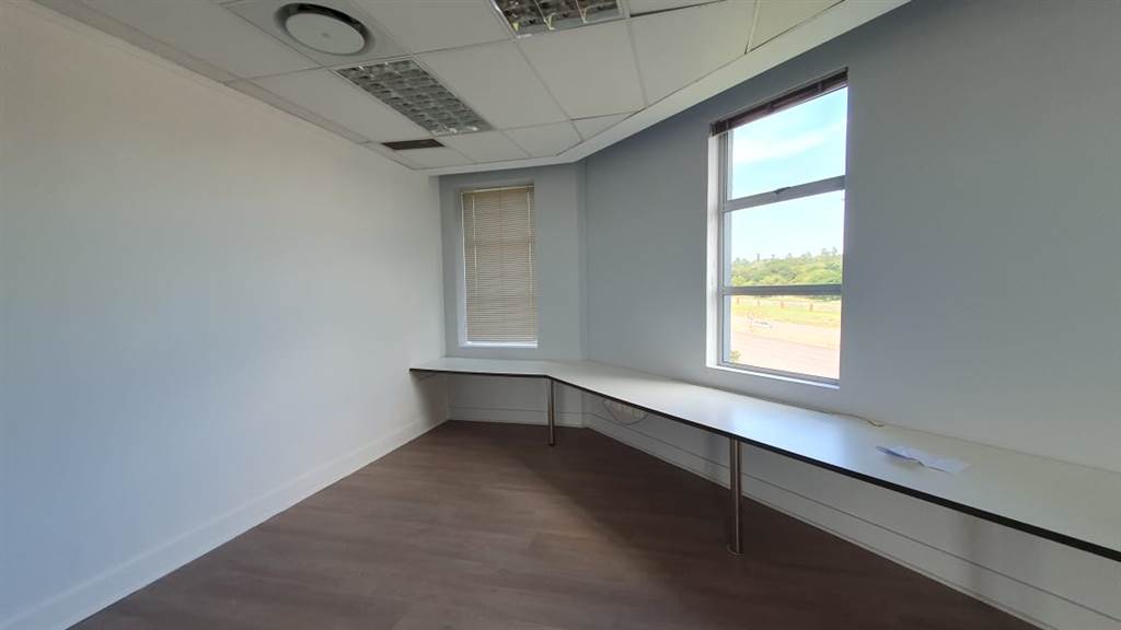 315  m² Commercial space in Lydiana photo number 16