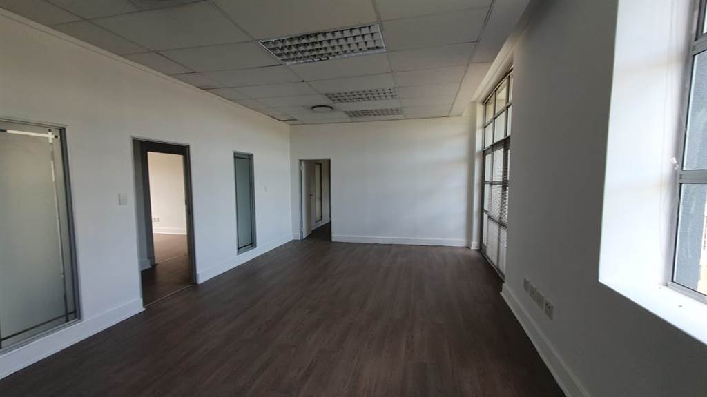 315  m² Commercial space in Lydiana photo number 17
