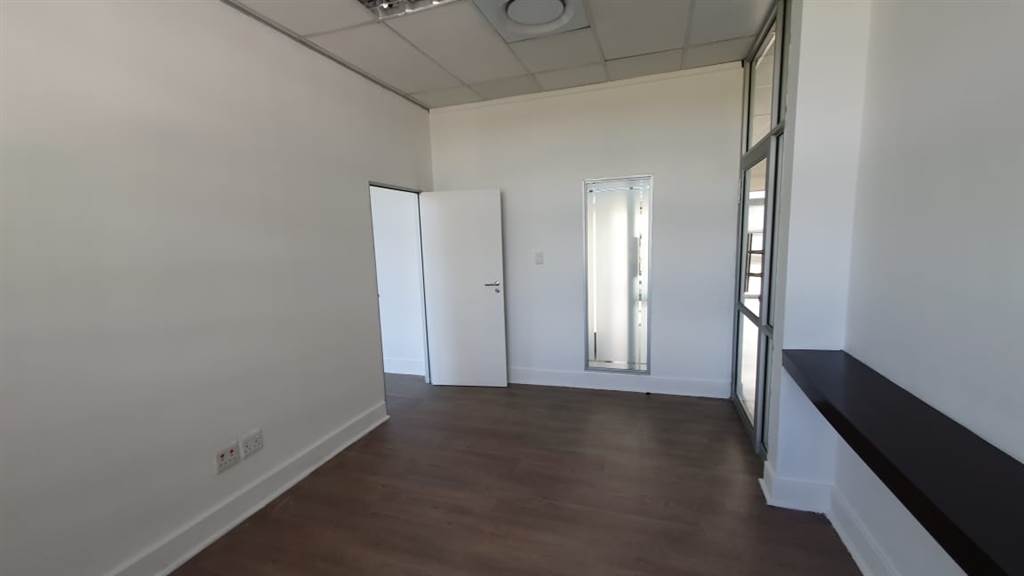 315  m² Commercial space in Lydiana photo number 8