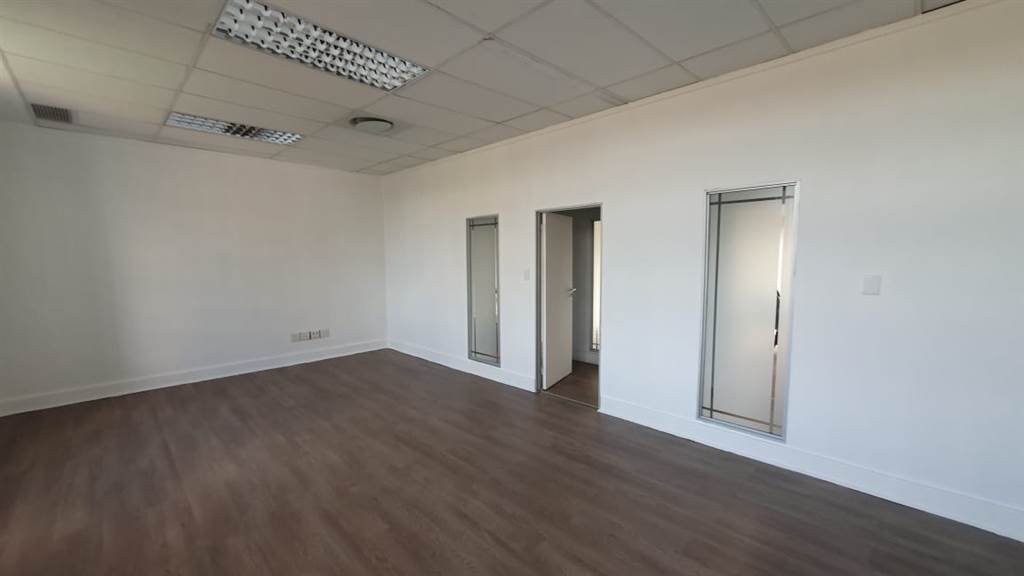 315  m² Commercial space in Lydiana photo number 18