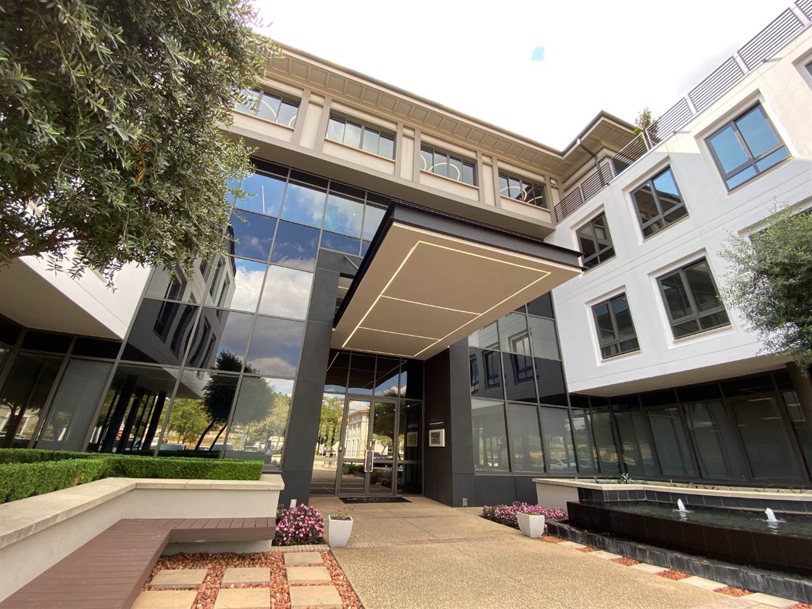 393  m² Office Space in Fourways photo number 2