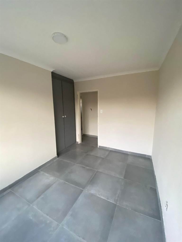 3 Bed Apartment in Garsfontein photo number 13