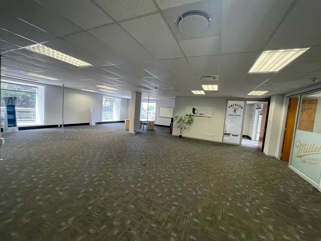 386  m² Commercial space in Illovo photo number 21