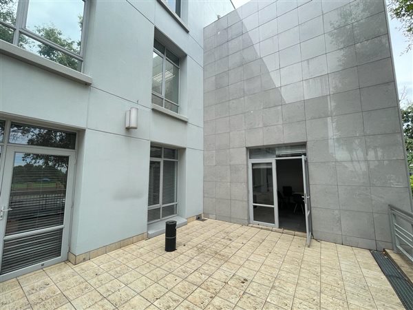386  m² Commercial space in Illovo