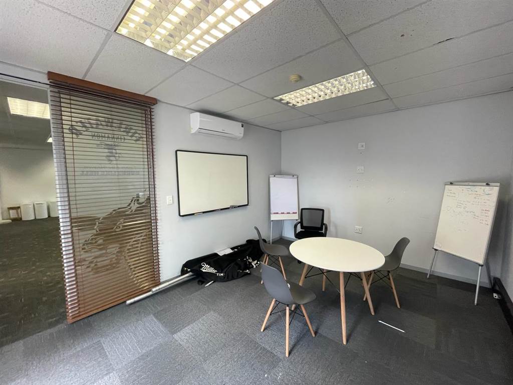 386  m² Commercial space in Illovo photo number 15