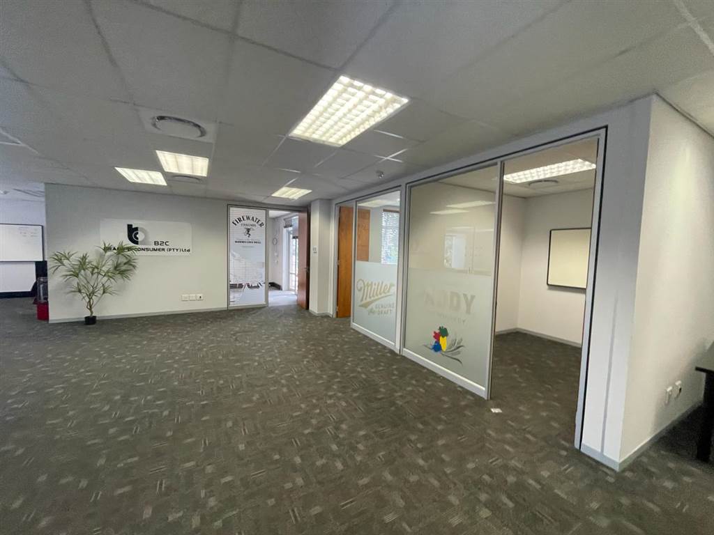 386  m² Commercial space in Illovo photo number 26