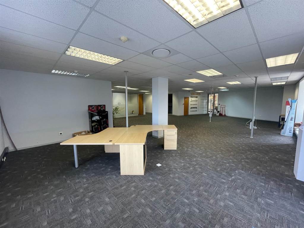 386  m² Commercial space in Illovo photo number 12