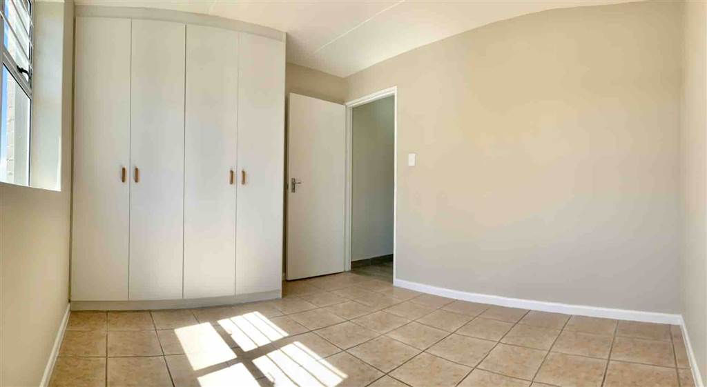 2 Bed Apartment in Vredekloof East photo number 10