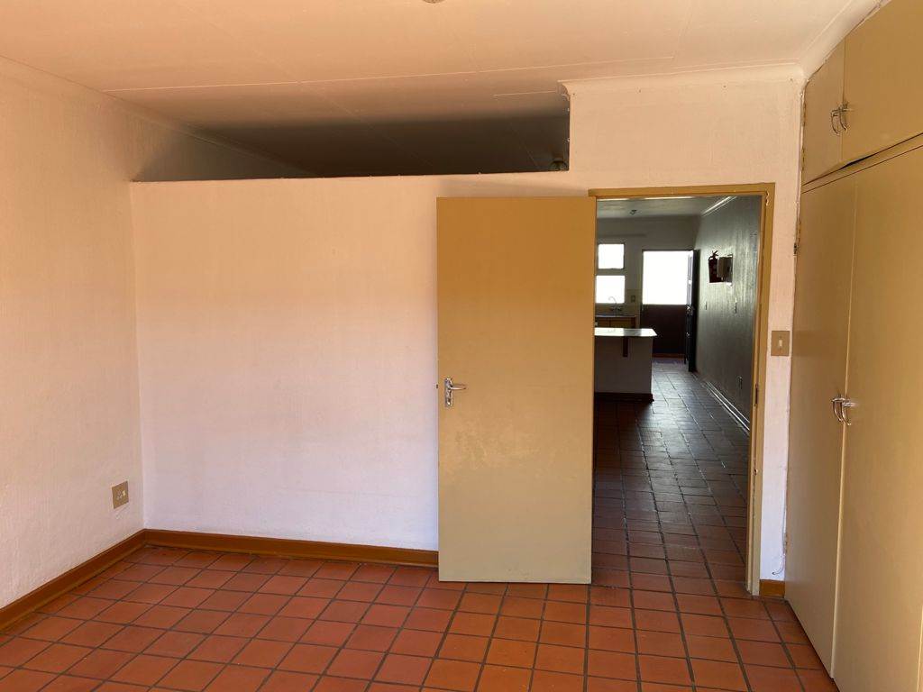 1 Bed Apartment in Piet Retief photo number 8