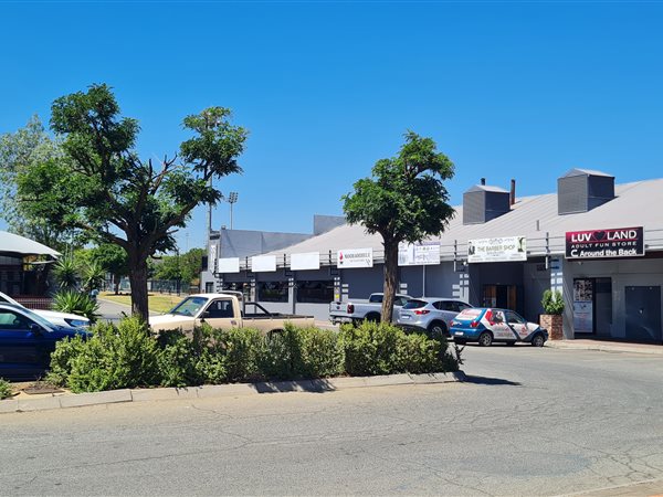 300  m² Retail Space