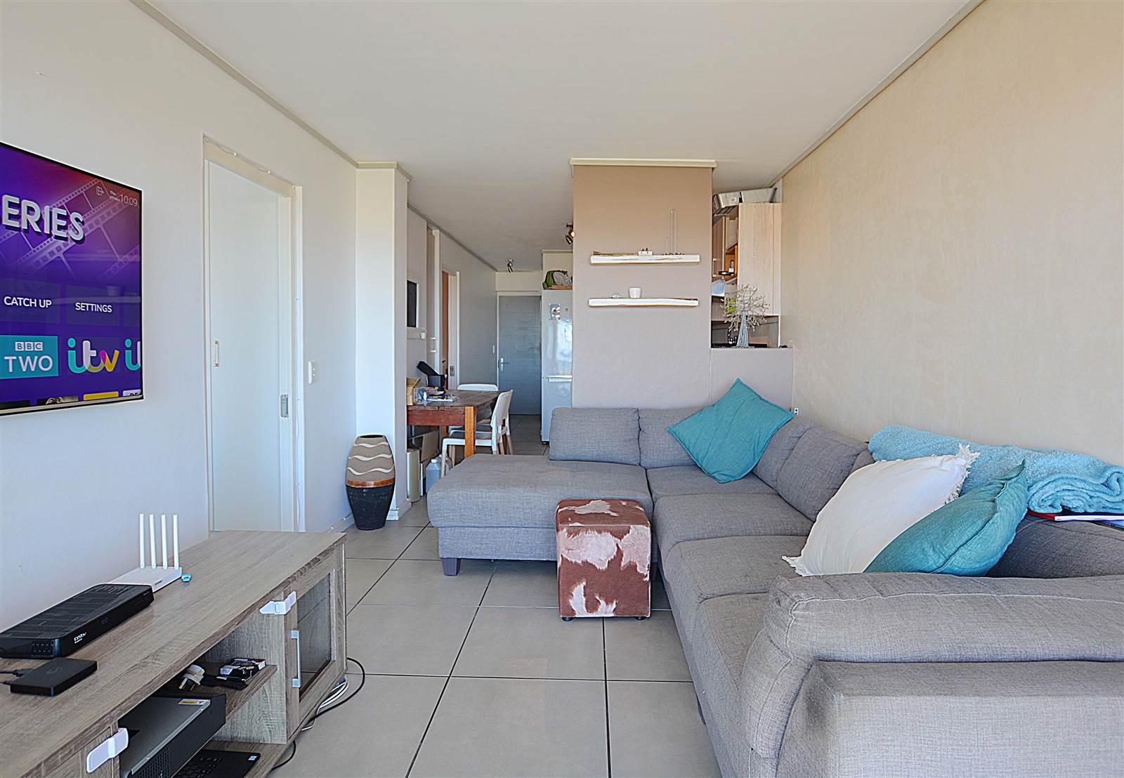 2 Bed Apartment in Milnerton Central photo number 3