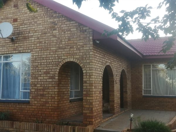 4 Bedroom House 4 Bedroom House