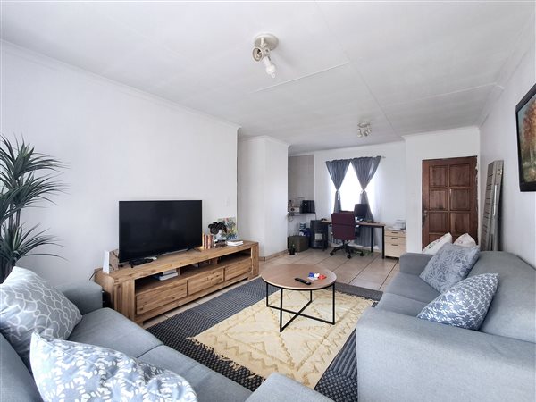 2 Bed Apartment in Rietvalleirand
