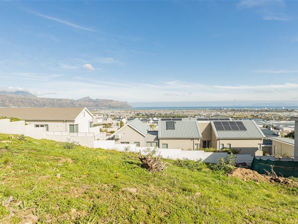 640 m² Land