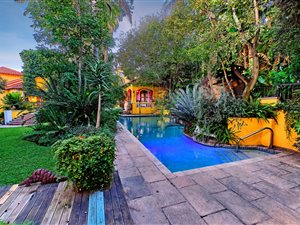 6 Bed House in Khyber Rock
