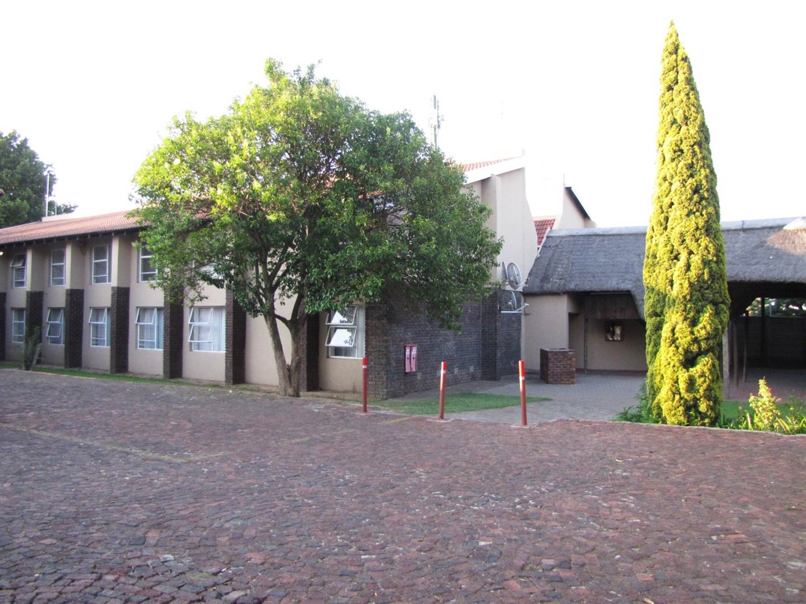 2 Bed Apartment in Vaalpark photo number 2