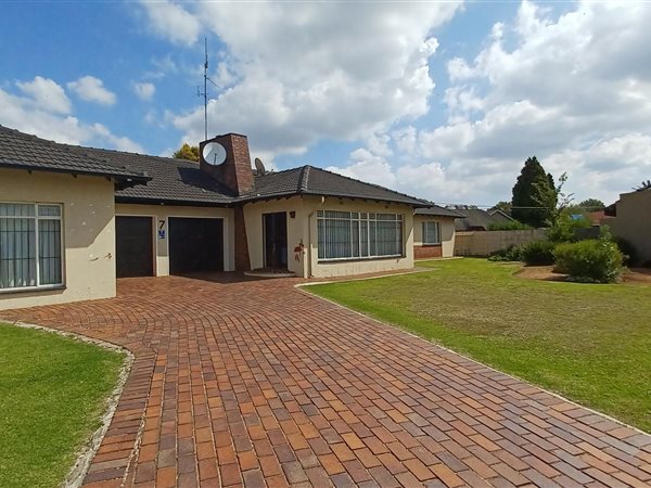 5 Bed House in Dal Fouche