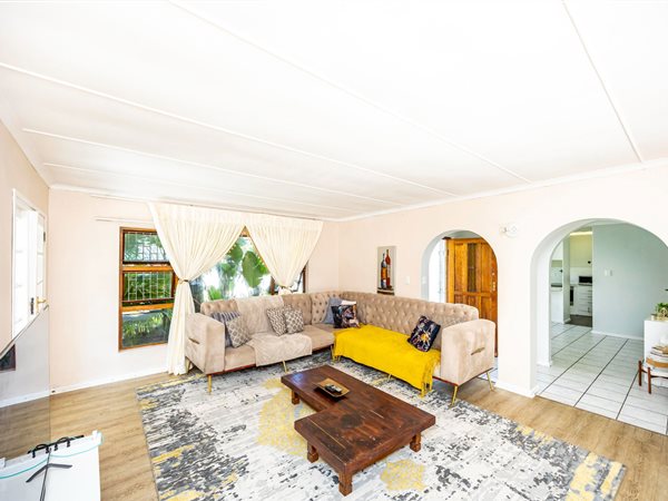 4 Bedroom House 4 Bedroom House